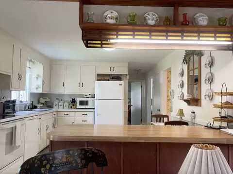 43 Pine Hill Rd, Springfield, MA 01118 photo 6