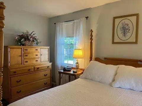 43 Pine Hill Rd, Springfield, MA 01118 photo 17