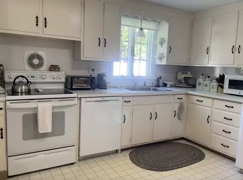 43 Pine Hill Rd, Springfield, MA 01118 photo 7