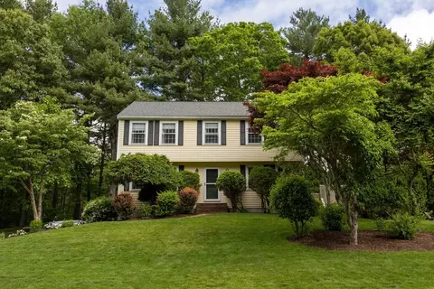 15 Lorraine Metcalf Dr, Wrentham, MA 02093