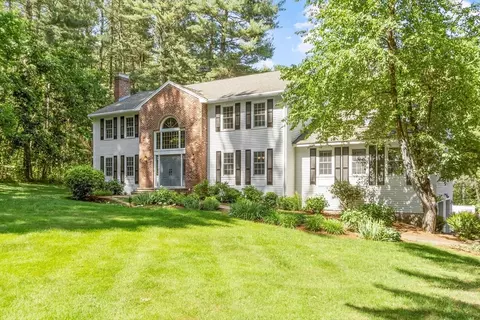 123 Oak Knoll Rd, Carlisle, MA 01741