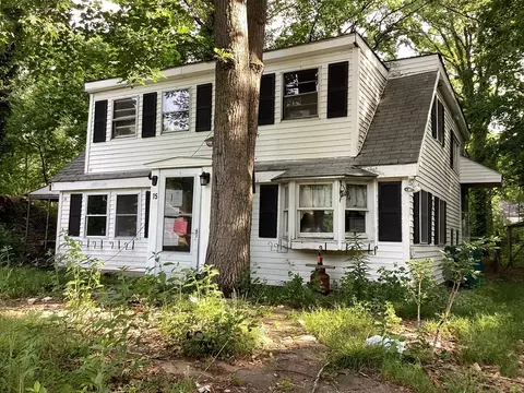 15 Campus Rd, Attleboro, MA 02703