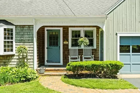 71 E Main St, Middleboro, MA 02346 photo 4