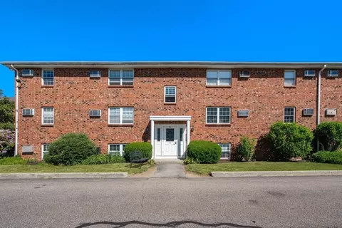 91 Pleasant #C11, Medfield, MA 02052
