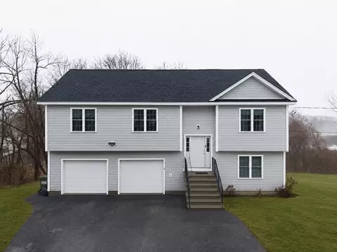 1 Lake Whittemore Dr, Spencer, MA 01562