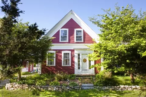 110 Center St, Plympton, MA 02367