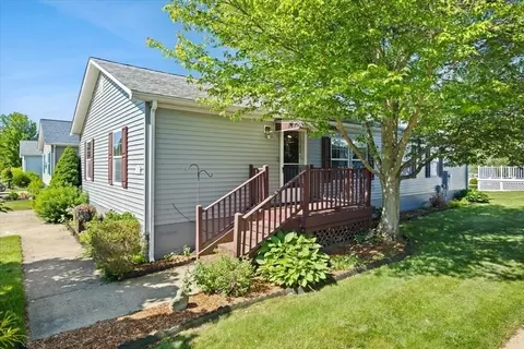 59 Robin Dr, Tiverton, RI 02878