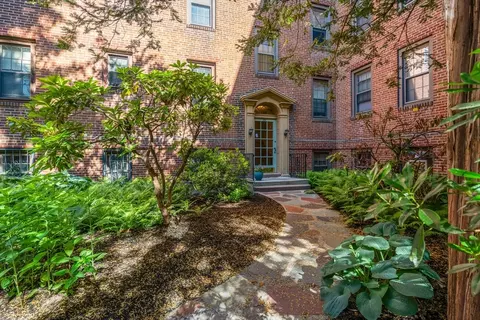 16 Ware St #31, Cambridge, MA 02138