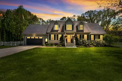 5 Jamaica Ln, Haverhill, MA 01830