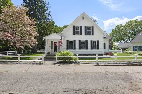 68 High St, Whitinsville, MA 01588