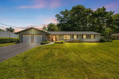 27 Nadine Rd, Brockton, MA 02302