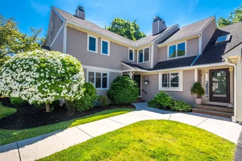 40 Jasper Ln #40, Randolph, MA 02368