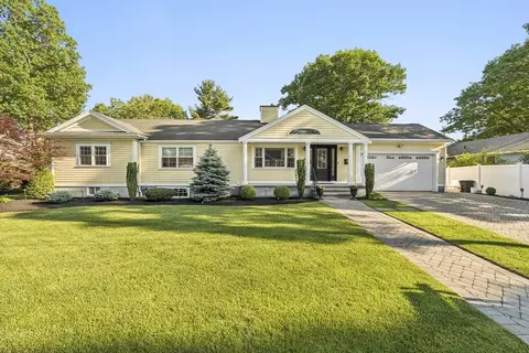 6 Suntaug St, Lynnfield, MA 01940