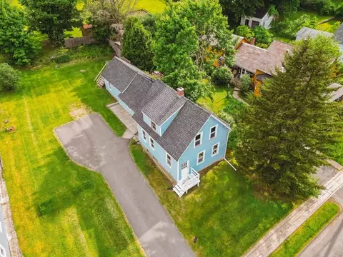 15 School St, Shelburne Falls, MA 01370