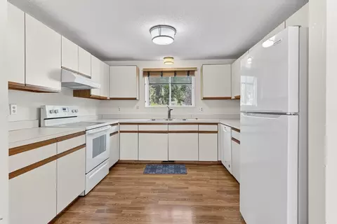 Kitchen - 90 Shellback Way #90, Mashpee, MA 02649 photo 4 of 4