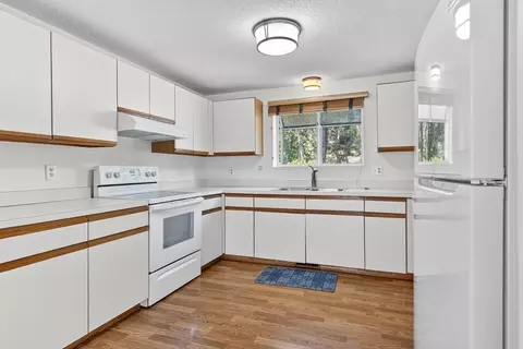 Kitchen - 90 Shellback Way #90, Mashpee, MA 02649 photo 2 of 4
