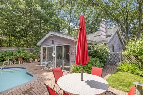 Exterior - 34 Spring St, Lexington, MA 02421 photo 4 of 8