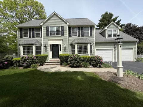 8 Bristol Ln, Walpole, MA 02032