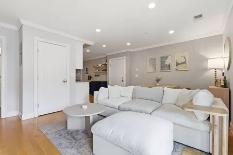 881 E 2nd St #10, Boston, MA 02127 photo 3