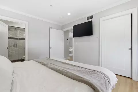 881 E 2nd St #10, Boston, MA 02127 photo 9