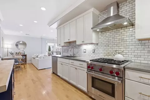 881 E 2nd St #10, Boston, MA 02127 photo 5