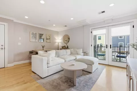 881 E 2nd St #10, Boston, MA 02127