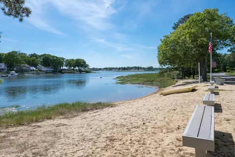 33 Kingwood St, Wareham, MA 02571