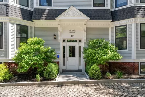 12 Arnold Cir #3, Cambridge, MA 02139