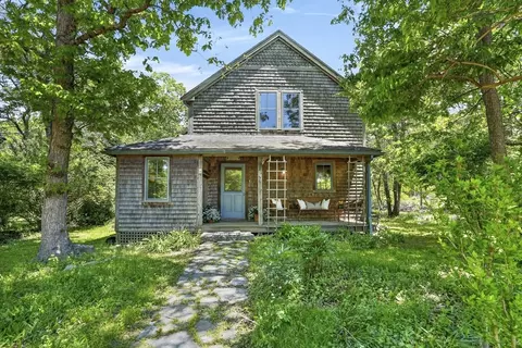 4 Rock Pond Rd, West Tisbury, MA 02575