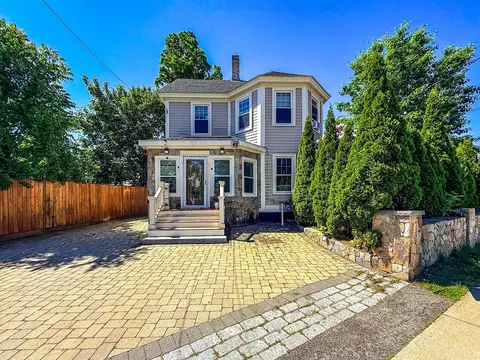 42 Winthrop St, Framingham, MA 01702
