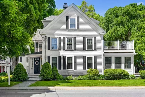 376 Main St #4, Amesbury, MA 01913