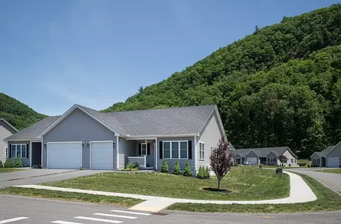 9 Gray Lock Ln #B, Deerfield, MA 01373