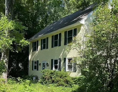 203 Lakeview Ave, Tyngsborough, MA 01879