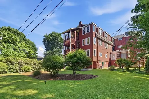 16 Middlesex St #8, Chelmsford, MA 01863