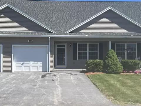 9 Daniel Dr, Oxford, MA 01537