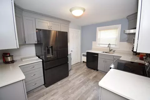 128 S Flag St, Worcester, MA 01602 photo 2