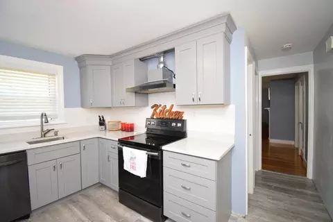 128 S Flag St, Worcester, MA 01602 photo 8