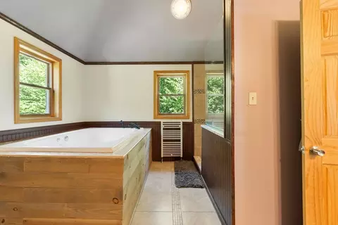 Bath - 1132 Doe Valley Rd, Athol, MA 01331 photo 2 of 4