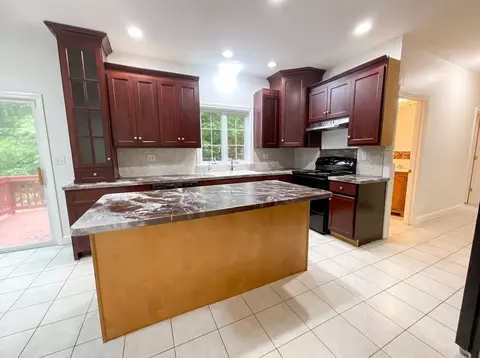 Kitchen - 14 Smith Rd, Sutton, MA 01590 photo 1 of 3