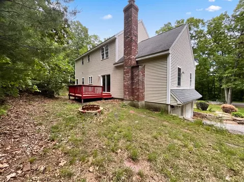 Exterior - 14 Smith Rd, Sutton, MA 01590 photo 2 of 5