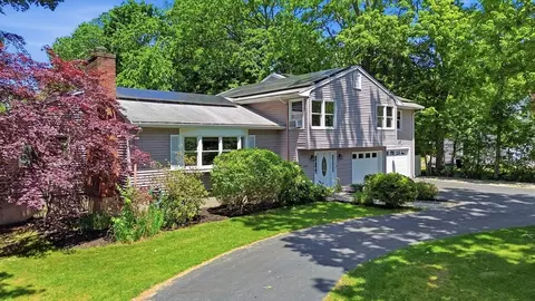 289 Concord Rd, Bedford, MA 01730