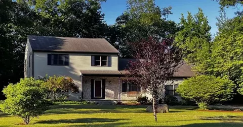 87 Eden Park Dr, North Attleboro, MA 02760