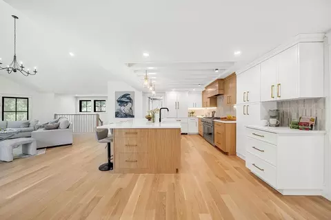 47 Rolling Ln, Needham, MA 02492 photo 9