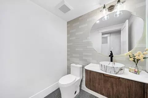 47 Rolling Ln, Needham, MA 02492 photo 5