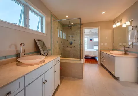 Bath - 31 Dennison St, Gloucester, MA 01930 photo 1 of 1