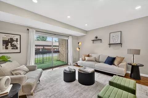 41 Centre St #106, Brookline, MA 02446
