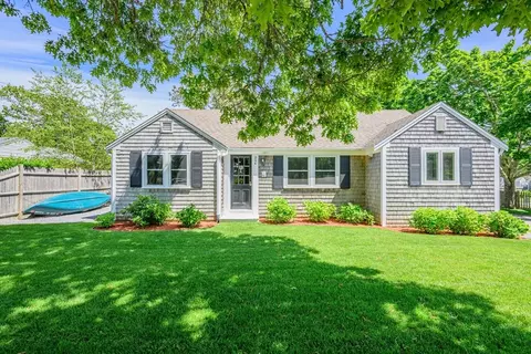 204 Trotting Park Rd, Dennis, MA 02670