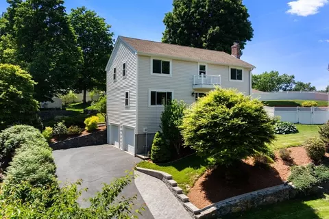 5 Patrick Cir, Stoneham, MA 02180 photo 3