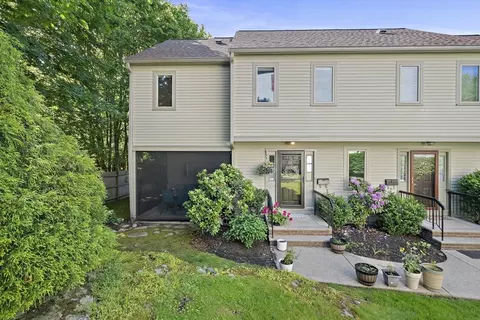 36 Maple St #36, Canton, MA 02021