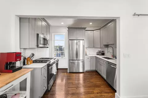 12 Pearl St #4, Boston, MA 02129